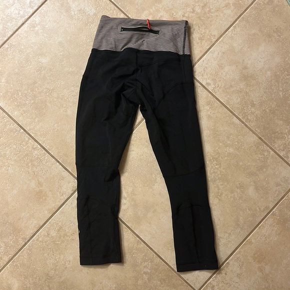 Lululemon crop leggings 2 - Picture 1 of 2